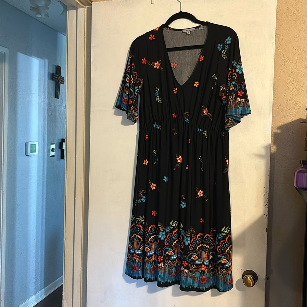 Black V-neck flower dress